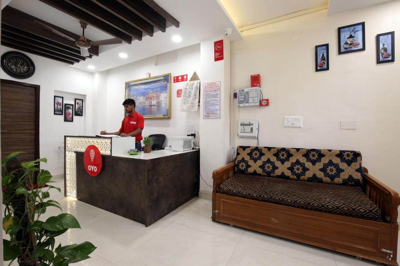 Oyo 9732 Amar Motel Nayagaon Екстериор снимка
