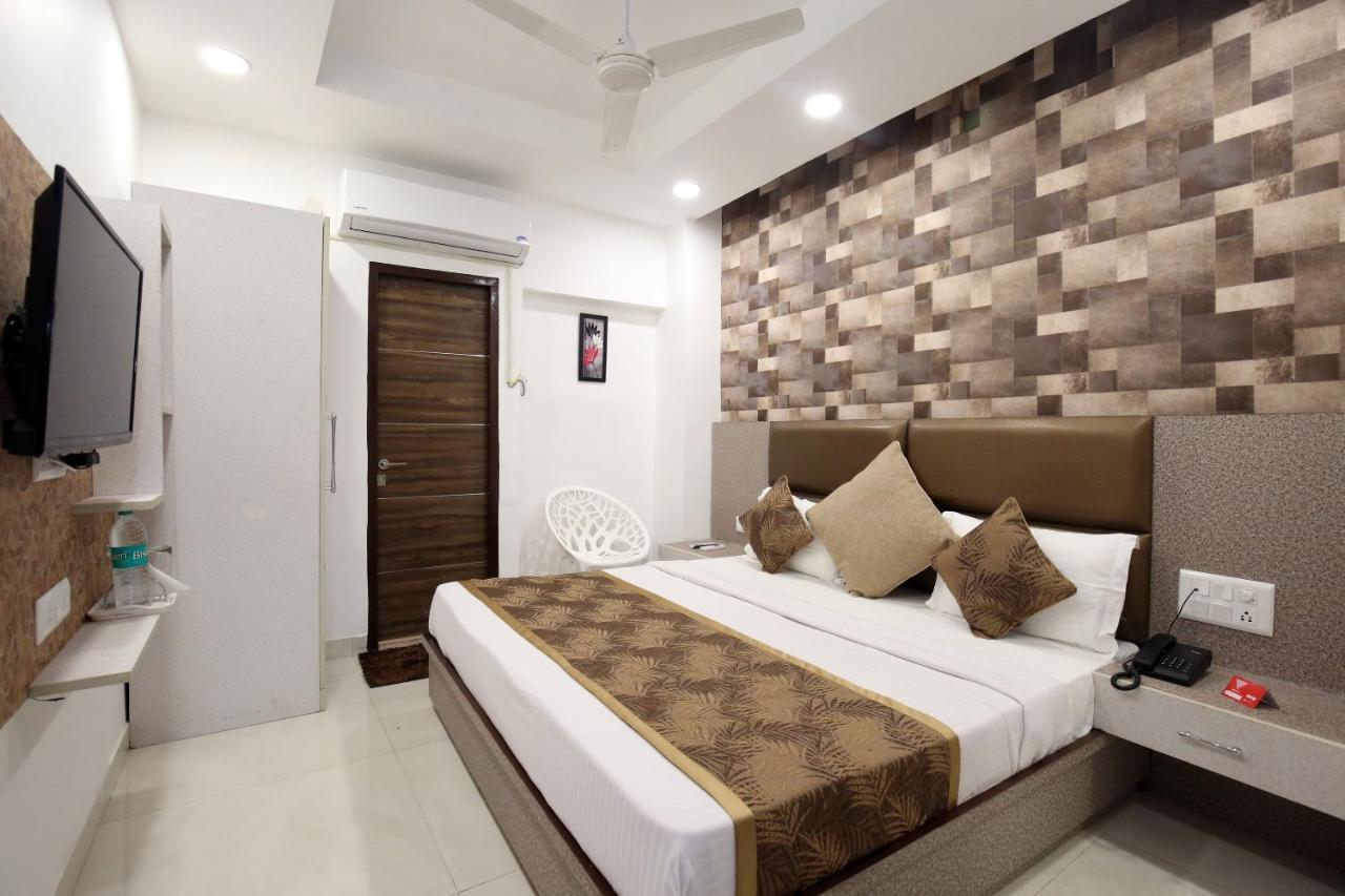 Oyo 9732 Amar Motel Nayagaon Екстериор снимка