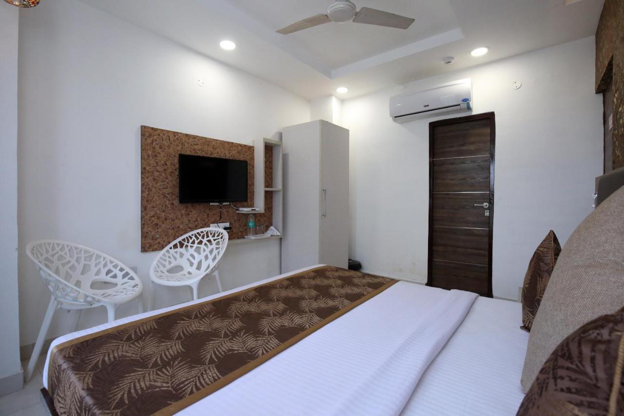 Oyo 9732 Amar Motel Nayagaon Екстериор снимка