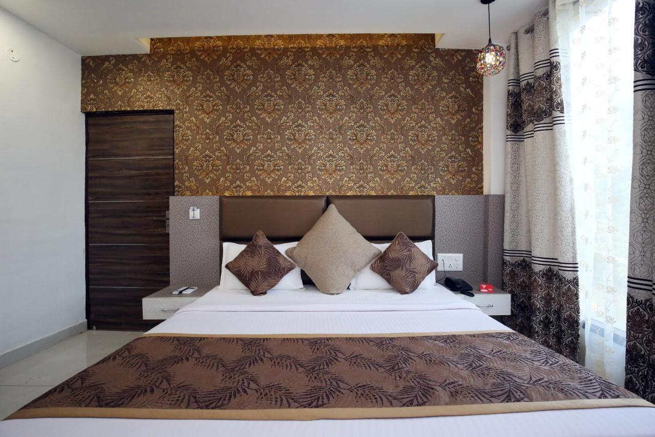 Oyo 9732 Amar Motel Nayagaon Екстериор снимка