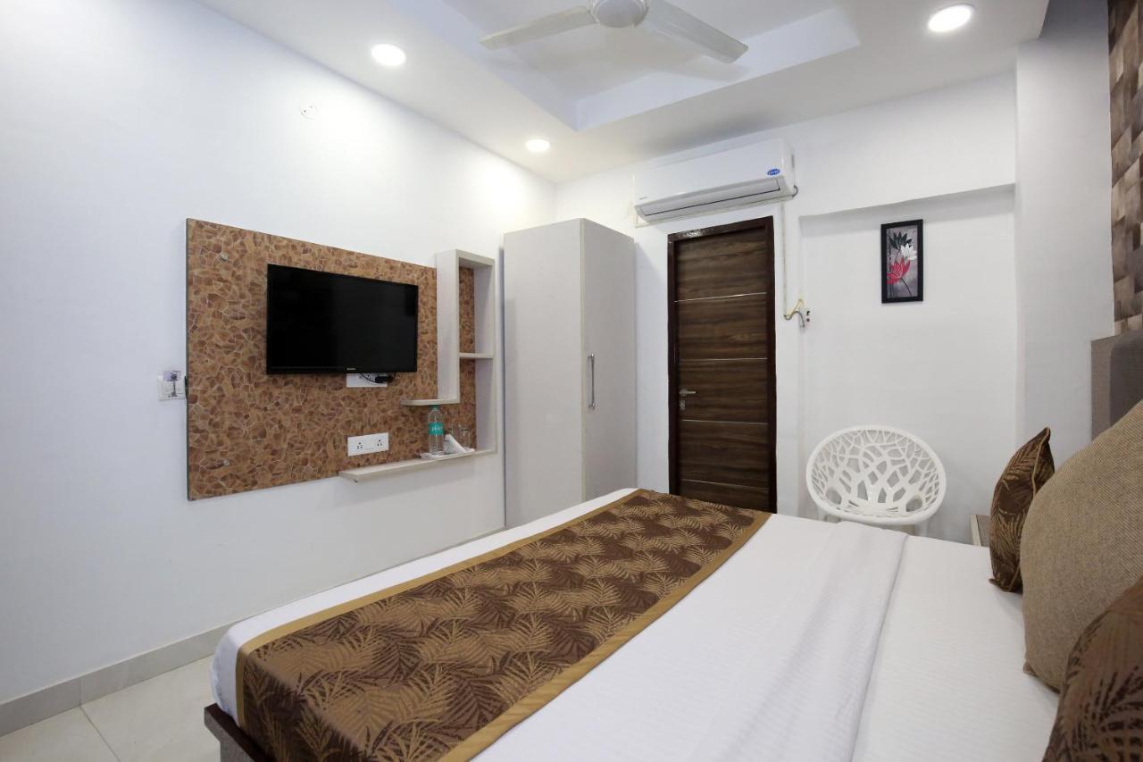 Oyo 9732 Amar Motel Nayagaon Екстериор снимка