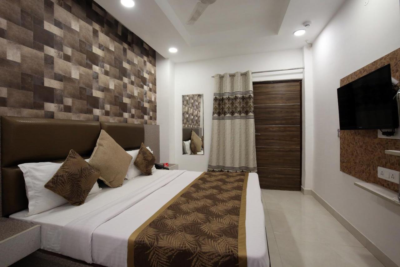 Oyo 9732 Amar Motel Nayagaon Екстериор снимка